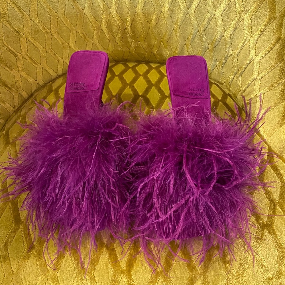 EUC Purple feather heels